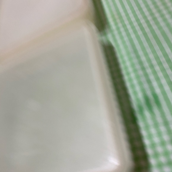 B1G1Free   TUPPERWARE SQUARE SNACK KEEPER - Picture 2 of 4